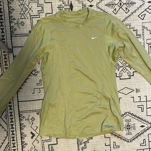 Nike breathable long sleeve shirt